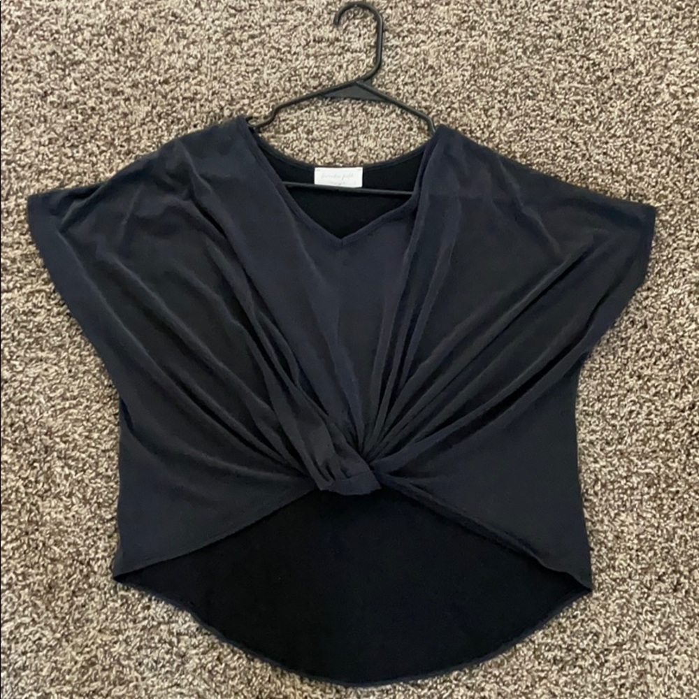 Knotted hi-lo Crop